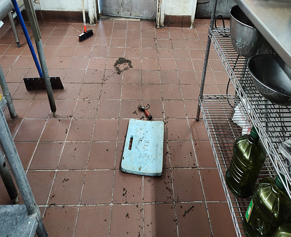 Tools used to remove grease in comm kitchen