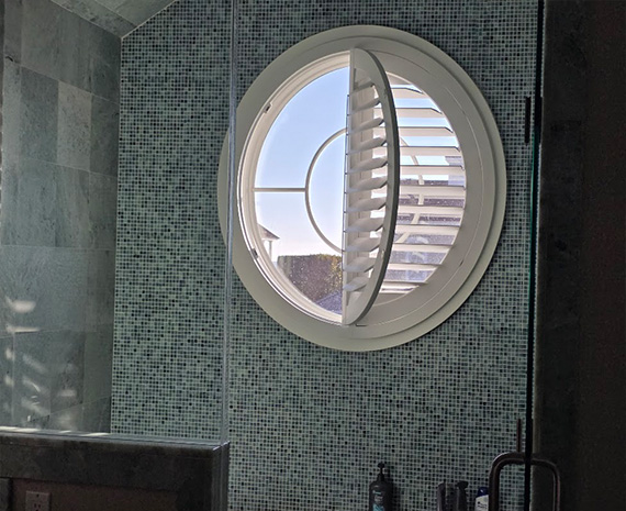 Stone Harbor glass shower wall with window, cleaned 570 x 465