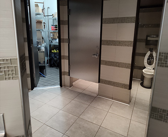 Yard House Restaurant Moorestown Bath Toilet Stall view 570 x 465