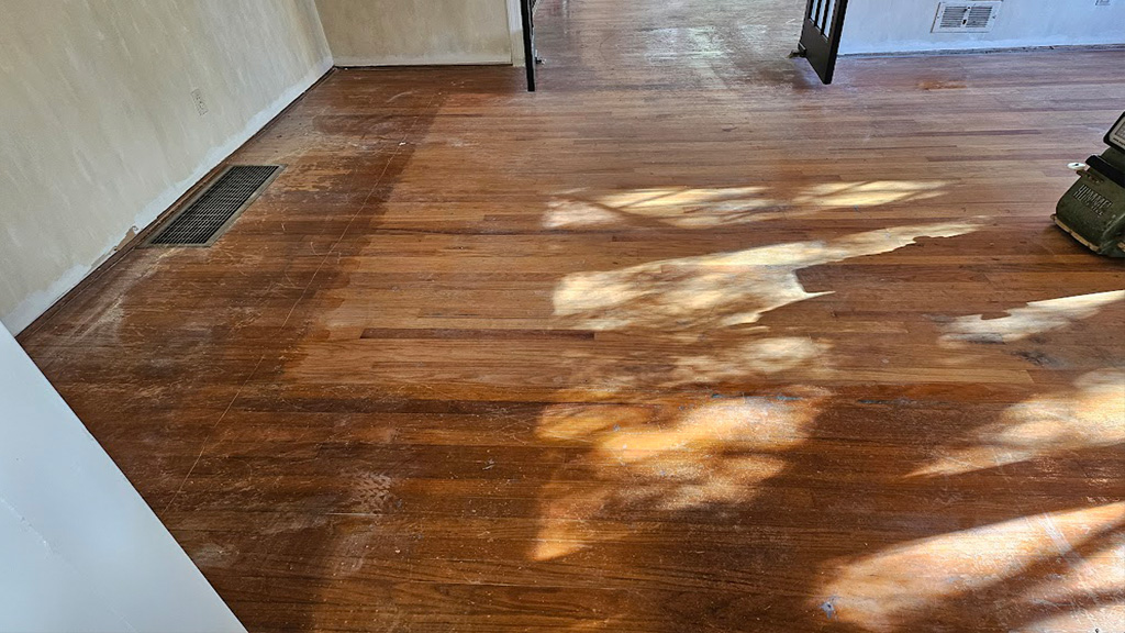 riverside hardwood dining room before refinishing