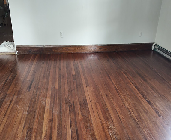 Pine floor kitchen wall view floor refinished 570 x 465